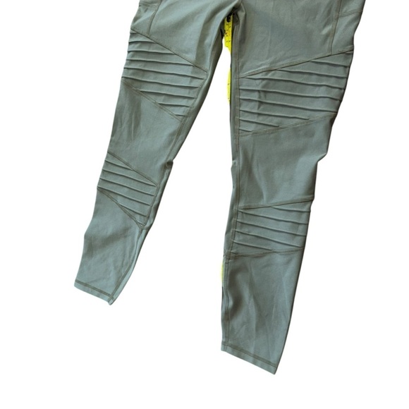 Eddie Bauer Ribbed Moto Olive Green Crop Leggings Women’s M Hiking Outdoor Pants - Picture 10 of 12